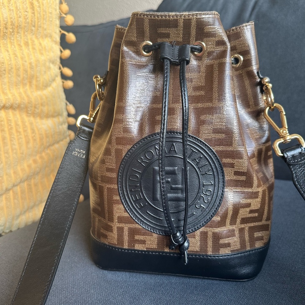 Fendi mon tresor bucket bag in excellent condition